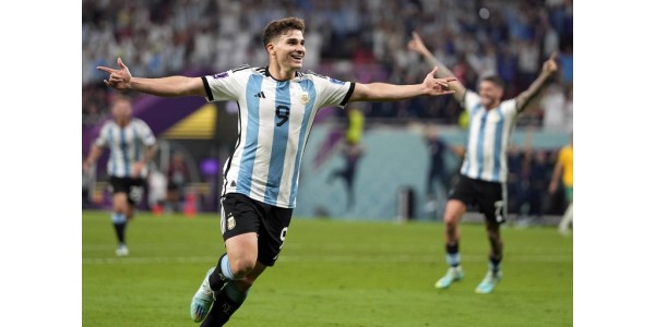 Møt den argentinske spilleren Julián Álvarez i 2023